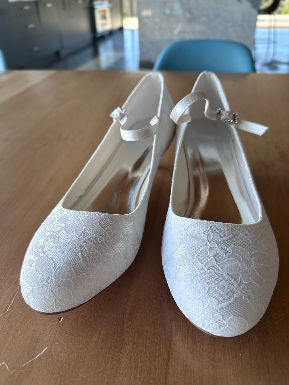 JJs House White Lace Heels with Ankle Strap and Rhinestone Buckle - Picture 4 of 4